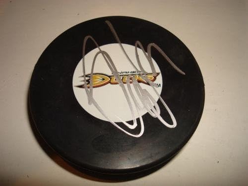 Scott Niedermayer Anaheim Ducks Hokey Diskini İmzaladı PSA / DNA İmzalı COA b İmzalı NHL Diskleri