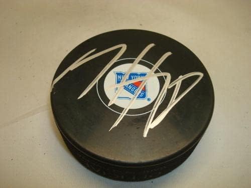 Marc Staal İmzalı New York Rangers Hokey Diski İmzalı PSA / DNA COA 1B İmzalı NHL Diskleri